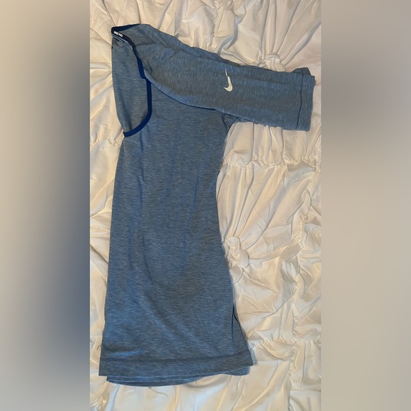 Nike Pro Woman’s blue fitted active tee - Picture 3 of 3